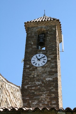 Nouvelle horloge qui indique l'heure exacte et sonne toutes les heures