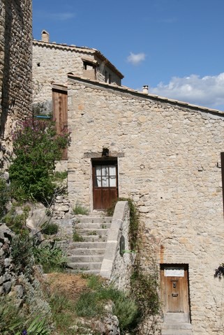 Encore un joli coin privé avec porte ancienne